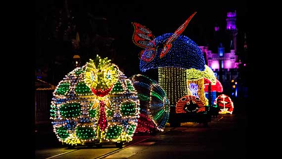 Featured image for “Main Street Electrical Parade at Disneyland”