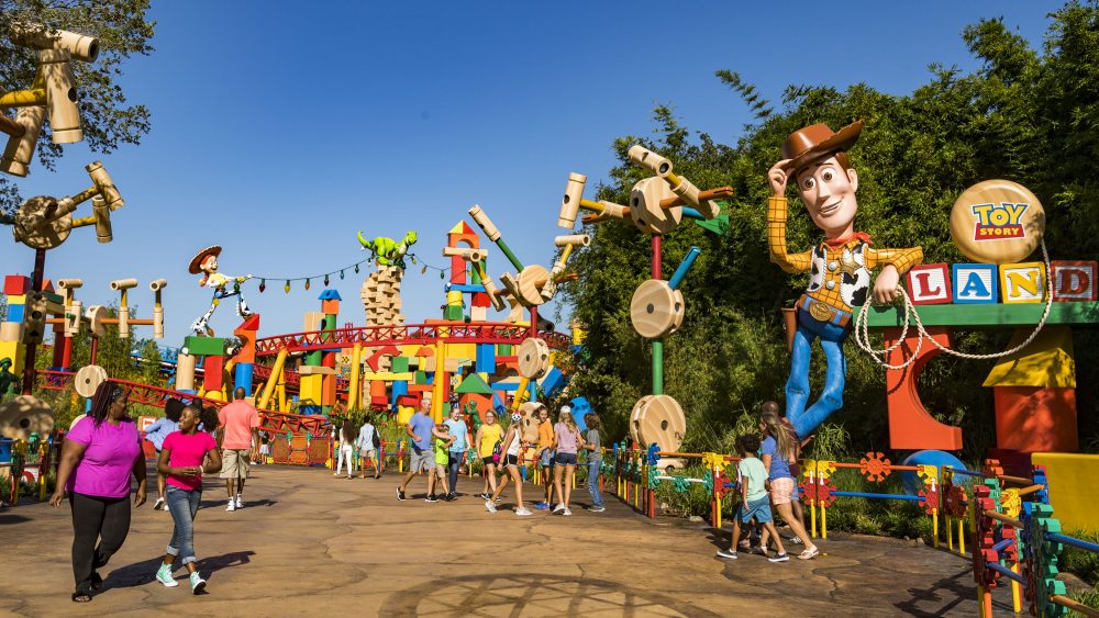 Featured image for “PLAY BIG with Early Morning Magic at Toy Story Land!”