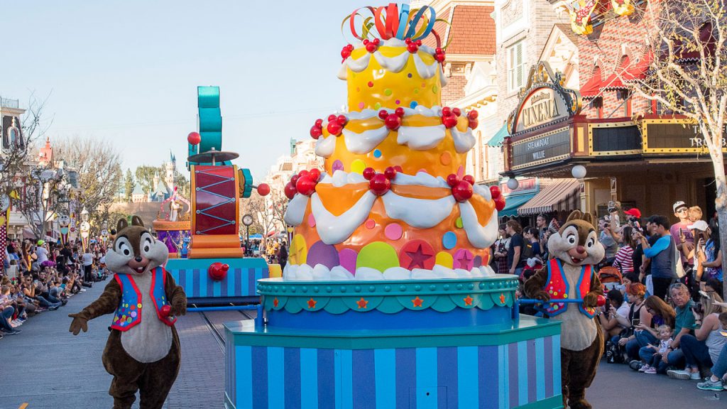 Featured image for “‘Mickey’s Soundsational Parade’ at Disneyland Park”