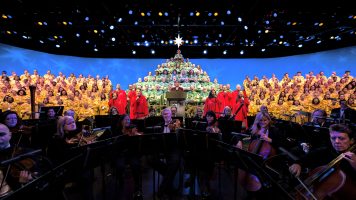 Featured image for “Beloved ‘Candlelight Processional’ Returns Nov. 26 for the EPCOT International Festival of the Holidays”