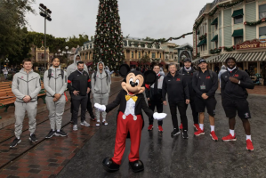 Featured image for “Disneyland Resort Welcomes Rose Bowl Game-Bound Teams, Ohio State and Utah”