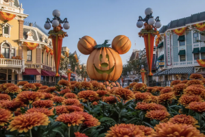 Featured image for “Fall Favorite Celebrations Return to the Disneyland Resort, with Halloween Time from Sept. 2-Oct. 31, 2022, and Plaza de la Familia through Sept. 2-Nov. 2, 2022”