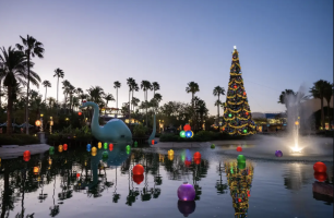 Featured image for “Wondrous Holiday Décor at Walt Disney World Resort”