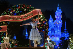 Featured image for “Holidays at the Disneyland Resort Returns Nov. 10, 2023-Jan. 7, 2024, with Seasonal Celebrations, Festive Décor and More”