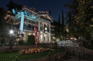 Featured image for “Haunted Mansion Holiday Fun Facts”