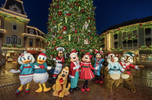 Featured image for “Holidays at the Disneyland Resort Returns Nov. 10, 2023-Jan. 7, 2024, with Seasonal Celebrations, Festive Décor and More”